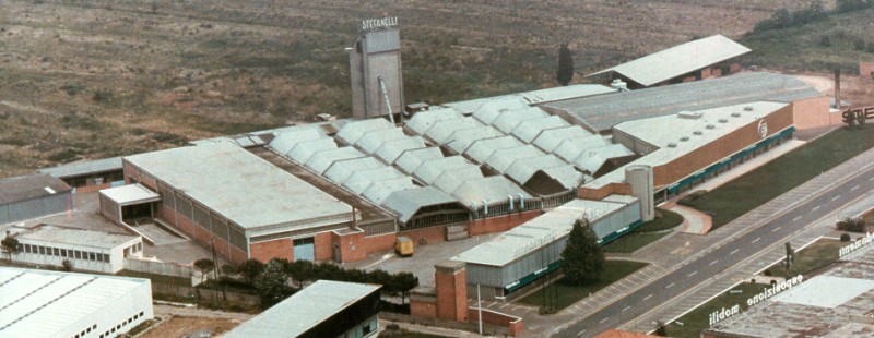 vista aerea immobili industriali stefanelli perignano pisa toscana italia